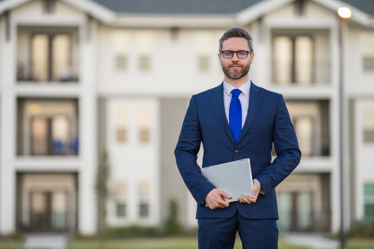 Assessing Risk in Real Estate: Insights from 6 Male Agents on the Value of a Home Assessment